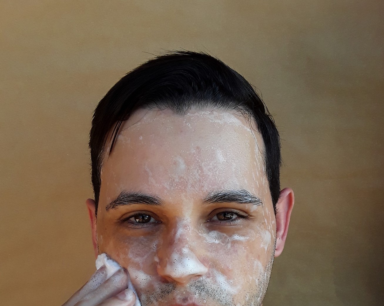 https://www.dryoun.com/wp-content/uploads/2021/09/Man-Face-Wash.jpg